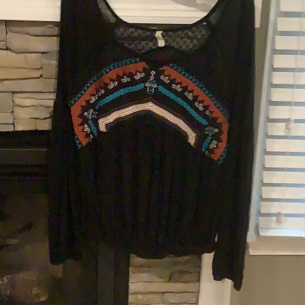Free People Boho Embroidered Top w/elastic bottom